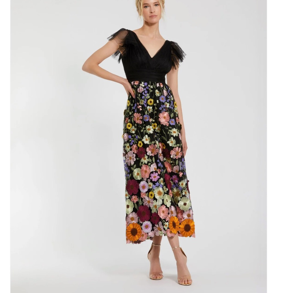MAC DUGGAL
Embroidered Ruched Flutter Sleeve A Line Dress